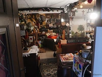 Brocante in kelder - afbeelding 1 van  10
