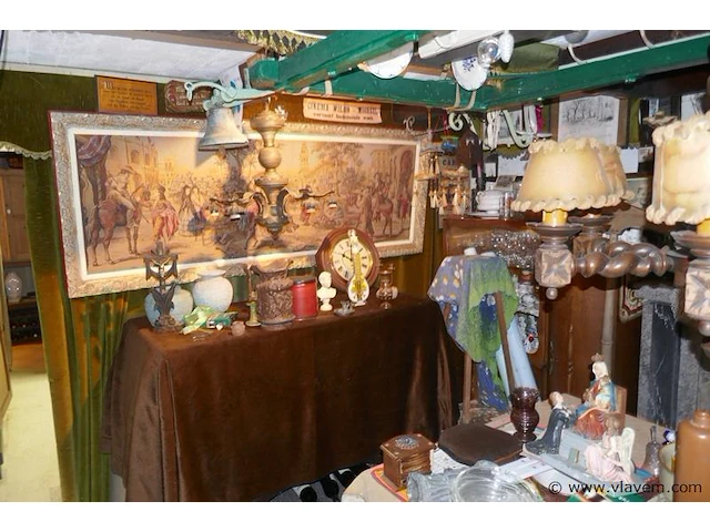 Brocante in kelder - afbeelding 5 van  10