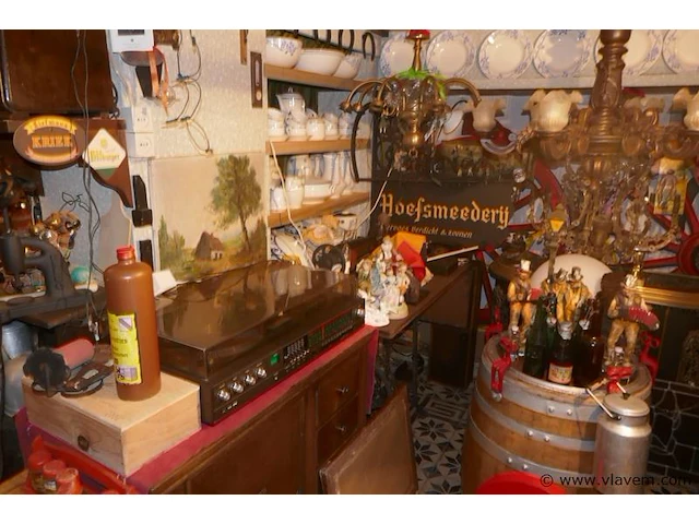 Brocante in kelder - afbeelding 8 van  10