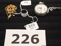 Broche, ring en zakhorloge - afbeelding 1 van  2