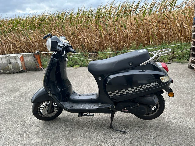 Bromfiets venesi - afbeelding 1 van  14