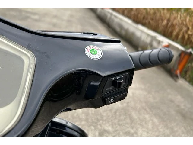 Bromfiets venesi - afbeelding 7 van  14