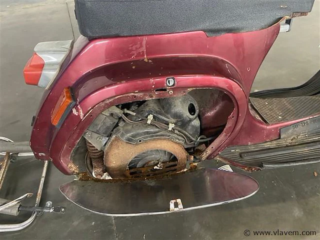 Brommer vespa - afbeelding 2 van  5