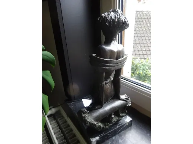 Brons beeld, vrouw met krullen - afbeelding 4 van  4