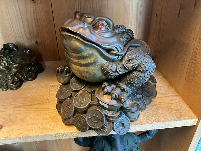 Bronzen beeld money frog - afbeelding 1 van  4