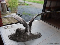 Bronzen beeld vliegende meeuw