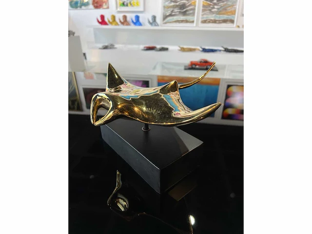 Bronzen manta ray sculpture xl - goud gepolijst - - 32x29x15 - limited edition 100 stuks - certificaat gesigneerd - afbeelding 3 van  7