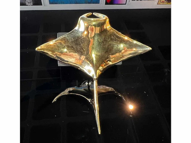 Bronzen manta ray sculpture xl - goud gepolijst - - 32x29x15 - limited edition 100 stuks - certificaat gesigneerd - afbeelding 7 van  7