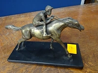 Bronzen renpaard hoogte 20cm x30cm - afbeelding 1 van  1