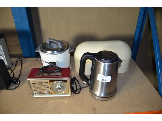 Brooddoos heilo, rijstkoker panasonic, radio meier m-110bt, waterkoker silvercrest - afbeelding 1 van  7