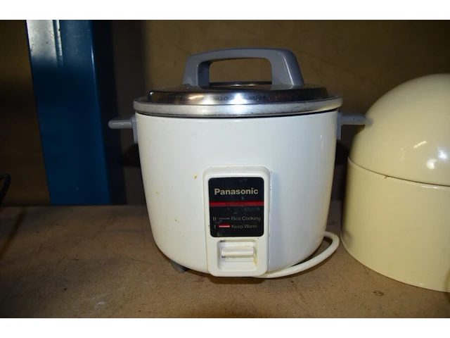 Brooddoos heilo, rijstkoker panasonic, radio meier m-110bt, waterkoker silvercrest - afbeelding 7 van  7