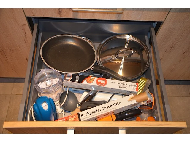 Broodrooster moulinex t52-a, waterkoker domo, 4-delige pottenset, bordenset, bestek, diverse keuken benodigdheden - afbeelding 4 van  13