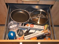 Broodrooster moulinex t52-a, waterkoker domo, 4-delige pottenset, bordenset, bestek, diverse keuken benodigdheden - afbeelding 4 van  13
