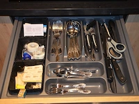 Broodrooster moulinex t52-a, waterkoker domo, 4-delige pottenset, bordenset, bestek, diverse keuken benodigdheden - afbeelding 5 van  13