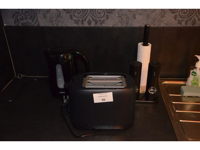 Broodrooster moulinex t52-a, waterkoker domo, 4-delige pottenset, bordenset, bestek, diverse keuken benodigdheden - afbeelding 1 van  13