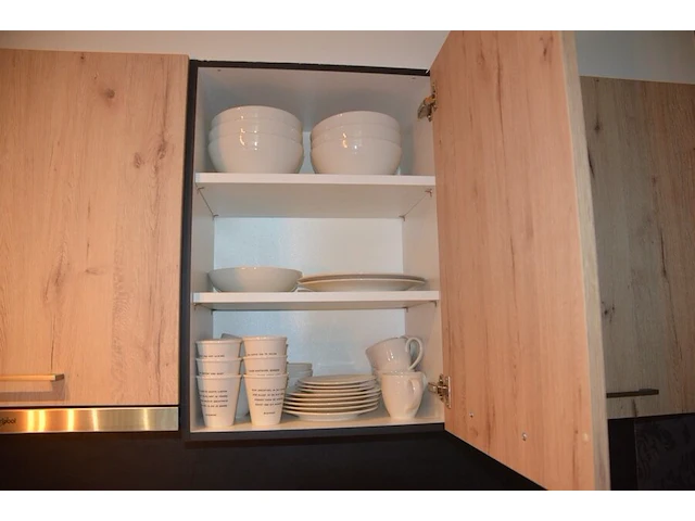Broodrooster moulinex t52-a, waterkoker domo, 4-delige pottenset, bordenset, bestek, diverse keuken benodigdheden - afbeelding 7 van  13