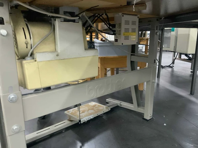Brother f 40 naaimachine - afbeelding 4 van  8