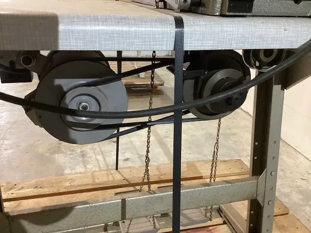 Brother lh4-b814 knoopgatmachine - afbeelding 2 van  10