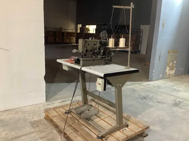 Brother lh4-b814 knoopgatmachine - afbeelding 1 van  10