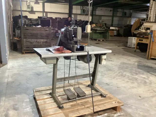 Brother lh4-b814 knoopgatmachine - afbeelding 3 van  10