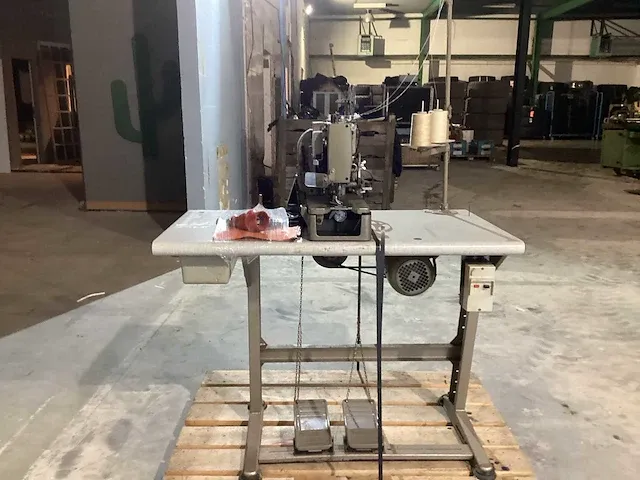 Brother lh4-b814 knoopgatmachine - afbeelding 4 van  10