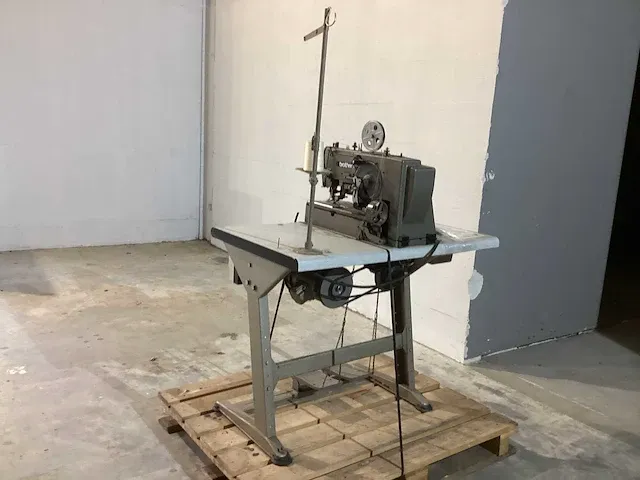 Brother lh4-b814 knoopgatmachine - afbeelding 5 van  10