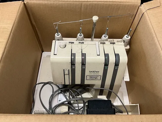 Brother m9600td naaimachine - afbeelding 1 van  2