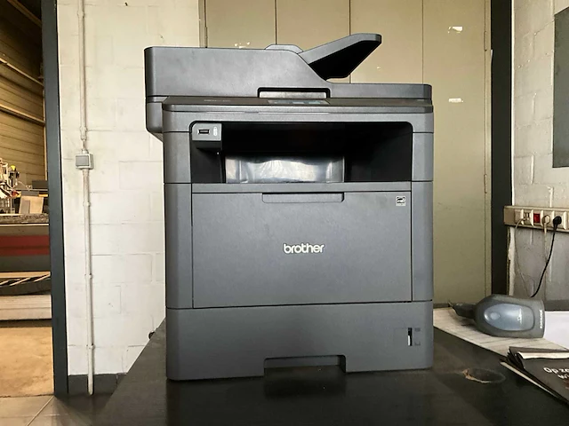 Brother mfc-l5700dn all-in-one laserprinter - afbeelding 1 van  7