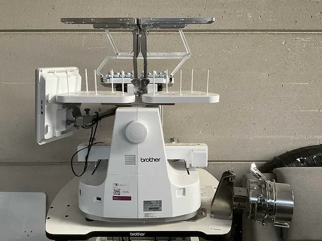 Brother pr1055x borduurmachine - afbeelding 1 van  11