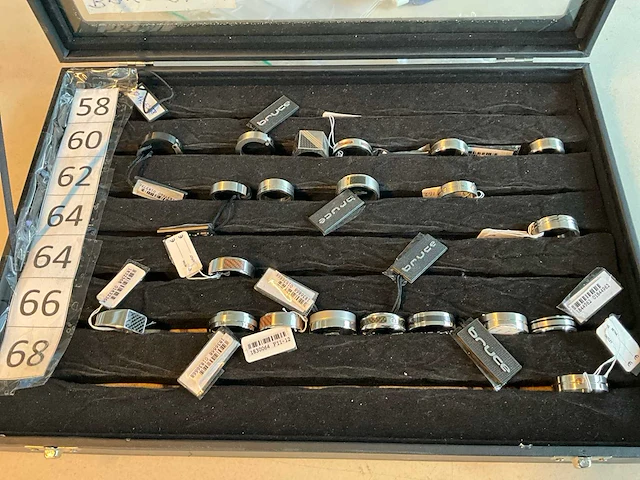 Bruce diverse sieraden (130x) - afbeelding 7 van  23