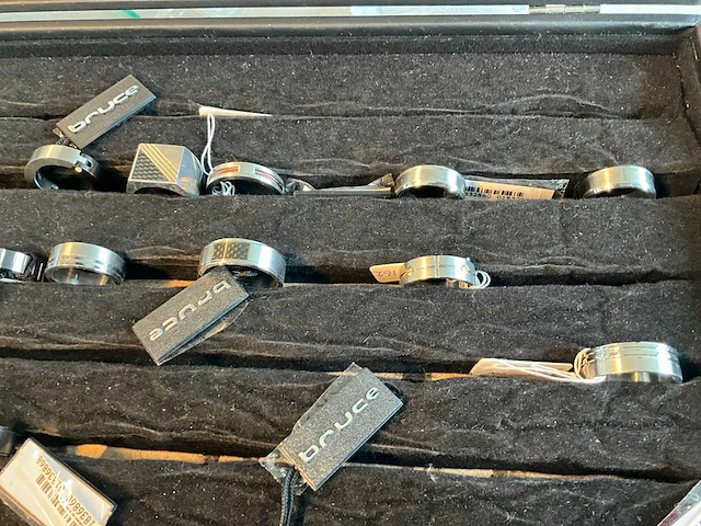 Bruce diverse sieraden (130x) - afbeelding 9 van  23