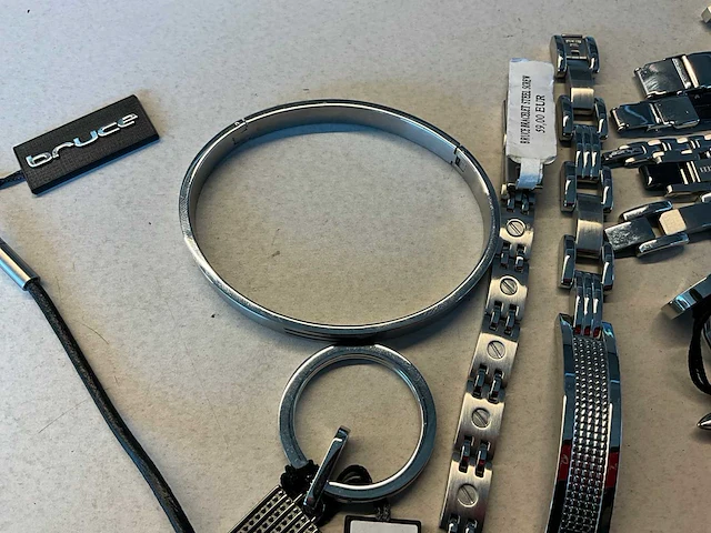 Bruce diverse sieraden (130x) - afbeelding 17 van  23