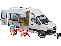 Bruder mercedes benz sprinter camper met chauffeur modelvoertuig
