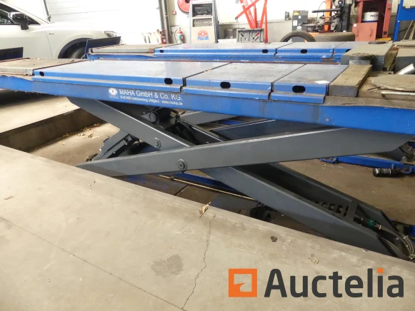 Bruggen, schaarbruggen, balanceermachines, compressoren, tanks, garagegereedschap, kantoormeubilair