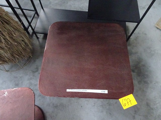 Bruin metalen tafeltje - afbeelding 2 van  2