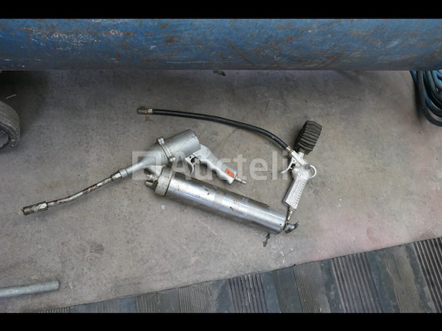 Bruine compressor - afbeelding 12 van  14