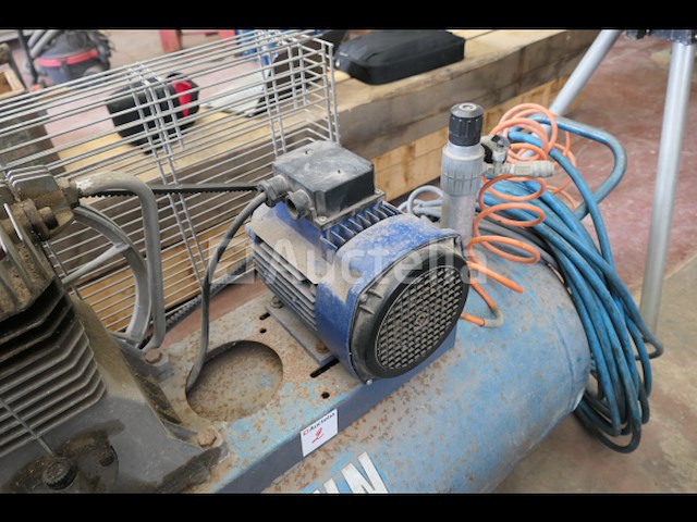 Bruine compressor - afbeelding 13 van  14