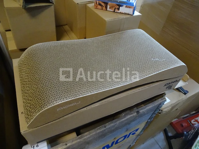 Bruine kat krabpaal - 59 x 6,5 cm - winkelwaarde: 40 € mykotty toby - afbeelding 1 van  2
