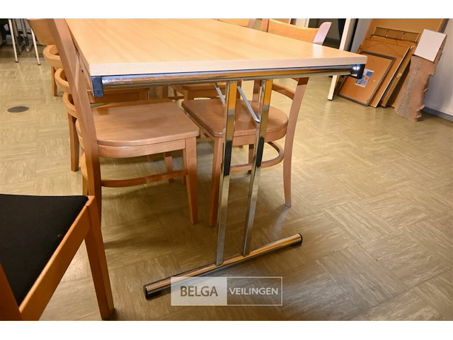 Bruine stoelen zonder tafel - afbeelding 3 van  7