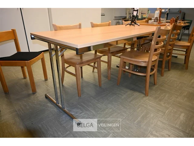 Bruine stoelen zonder tafel - afbeelding 7 van  7