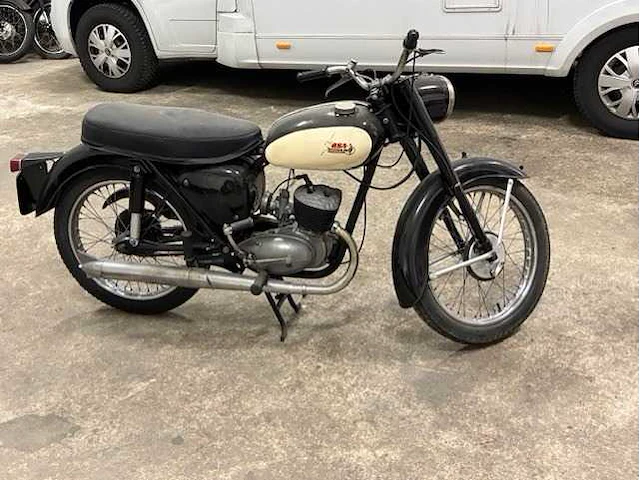Bsa - bantam - oldtimer - motorfiets - afbeelding 1 van  7