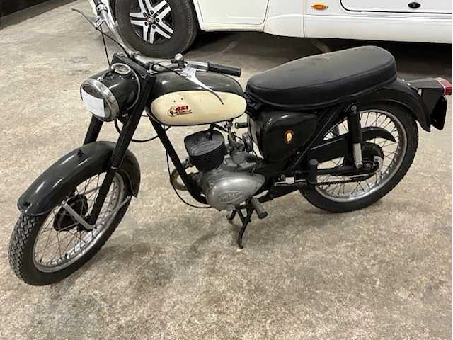 Bsa - bantam - oldtimer - motorfiets - afbeelding 2 van  7