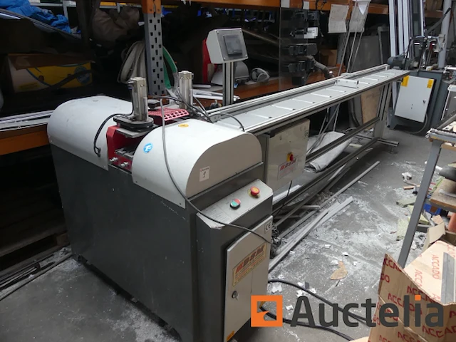 Bsm beglazing kraal zaagmachine pvc profielzaag - afbeelding 3 van  7