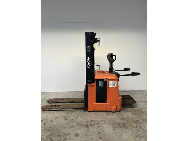 Bt 7sll16 stapelaar - bj 2006 - afbeelding 1 van  9