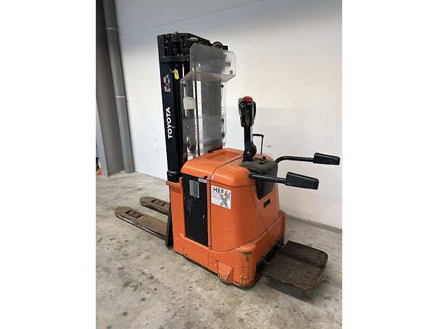 Bt 7sll16 stapelaar - bj 2006 - afbeelding 2 van  9