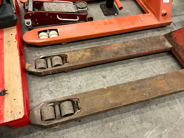 Bt hand hydraulische palletwagen - afbeelding 3 van  6