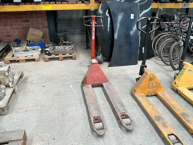 Bt hand hydraulische palletwagen - afbeelding 1 van  6