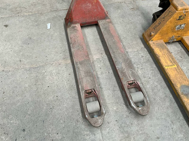 Bt hand hydraulische palletwagen - afbeelding 2 van  6