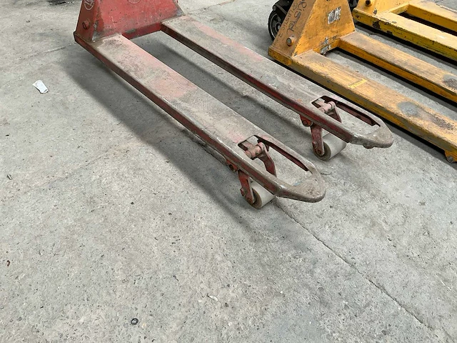 Bt hand hydraulische palletwagen - afbeelding 4 van  6