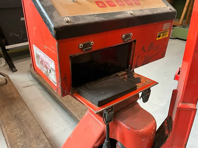 Bt lifter l2000 transpallet met weegschaal - afbeelding 8 van  8